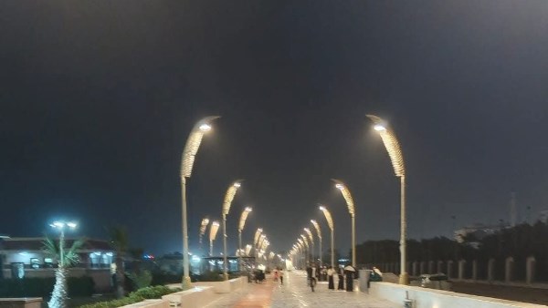 للحفاظ علي الكورنيش واستمرار رفع كفاءته فرق مناخ بورسعيد الميدانية تكثف جهودها