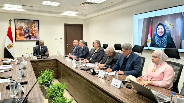 اجتماع نائب محافظ 