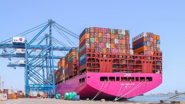 ميناء دمياط 