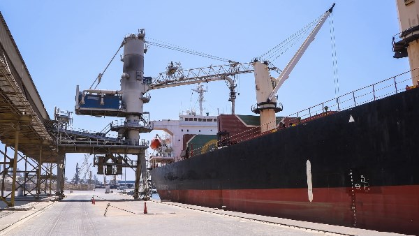 ميناء دمياط