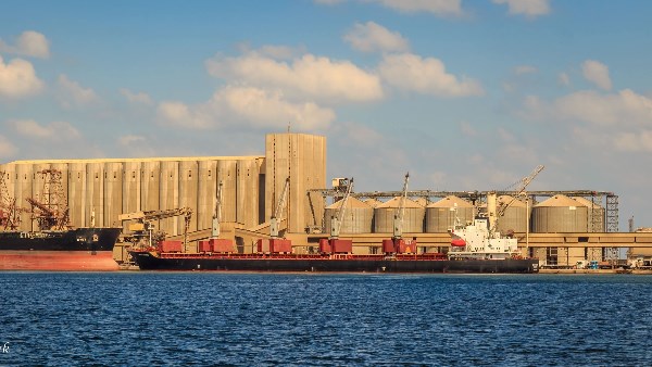 ميناء دمياط