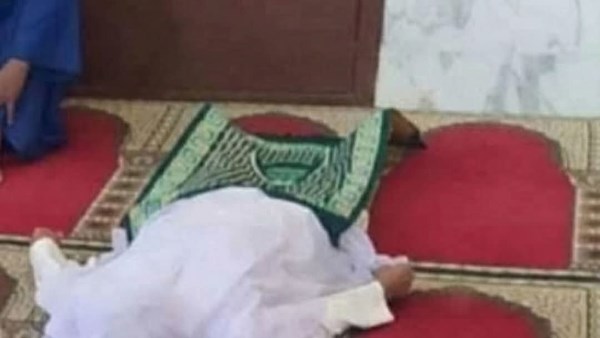 مات ساجدا داخل مسجد النور بالمحلة 