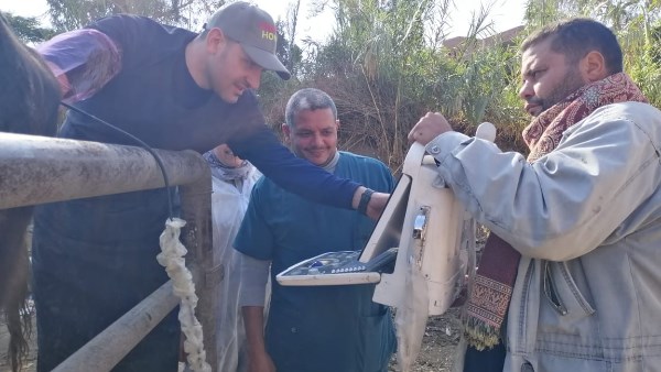 «بيطري الغربية» يُدشن قافلة للكشف على 483 ماشية و960 طائر.. وصرف التحصينات والأدوية|صور «بيطري الغربية» يُدشن قافلة للكشف على 483 ماشية و960 طائر.. وصرف التحصينات والأدوية|صور