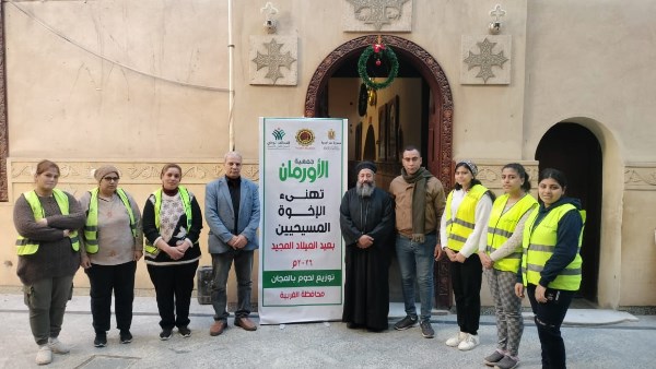 توزيع لحوم مجاناً على غير القادرين بكنيسة الشهيدة رفقة بقرية سنباط مركز زفتي بالغربية.. صور