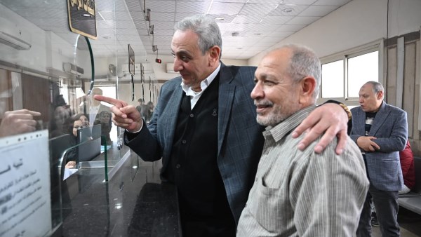 محافظ الغربية للمواطنين من داخل المركز التكنولوجي: أنا أول واحد هنا لخدمتكم| صور