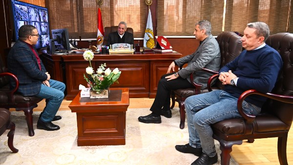 محافظ الغربية يناقش مع “المصرية للاتصالات” خطط الارتقاء بالخدمة وتسريع التدخل الفني