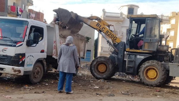 رفع 120 طنًا من القمامة والمخلفات بدسوق في كفر الشيخ