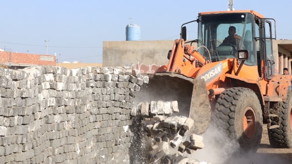 بمساحة 10 قراريط.. تنفيذ 11 قرار إزالة بمركز الرياض في كفر الشيخ| صور