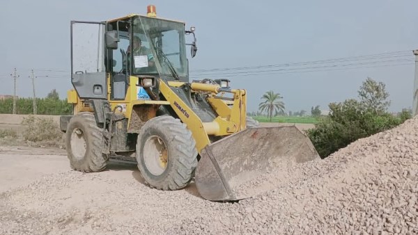 محافظ كفر الشيخ يتابع رفع كفاءة الطرق بمطوبس .. صور