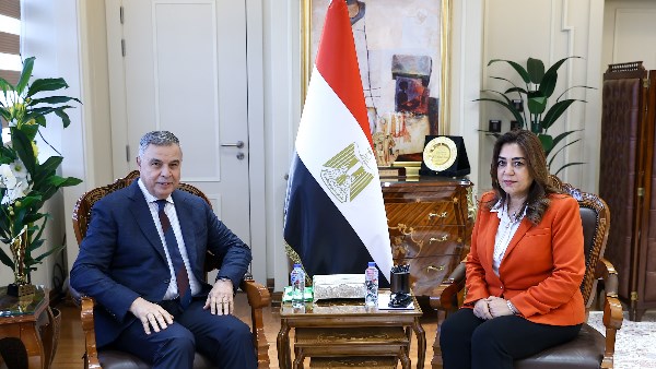 وزيرة التنمية المحلية ومحافظ الإسكندرية 