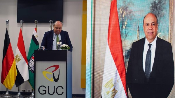 وزير الطيران المدني