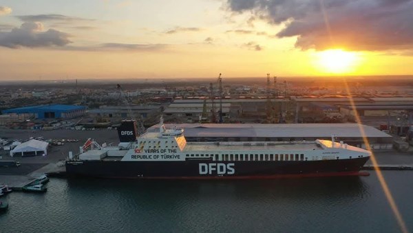 خط الرورو بين مينائى دمياط و تريستا 