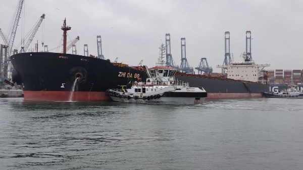 ميناء دمياط 