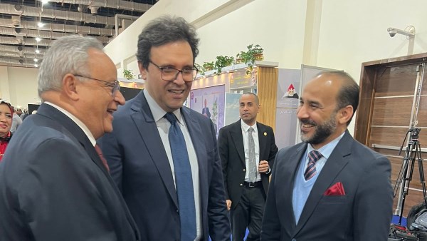وزيرا الثقافة والتعليم العالى يتفقدان جناح مكتبة الإسكندرية