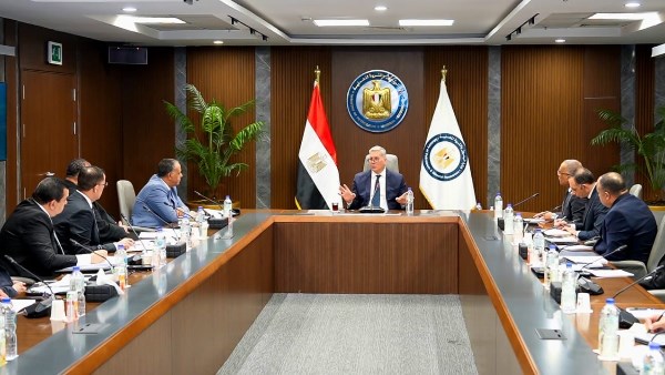 وزير البترول يعقد اجتماعًا لبحث تطوير منظومة الرعاية الصحية للعاملين