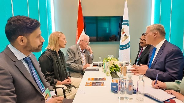 وزير البترول يبحث تعزيز التعاون الأكاديمي والتدريبي مع جامعتي "كيرتن" و"كولورادو" 