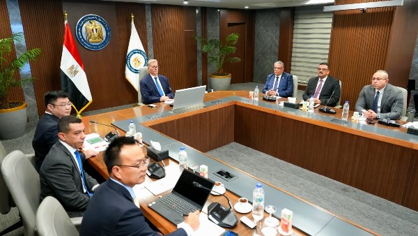 البترول والثروة المعدنية يعقد جلسة مباحثات مع وفد مجموعة "شينج فا"