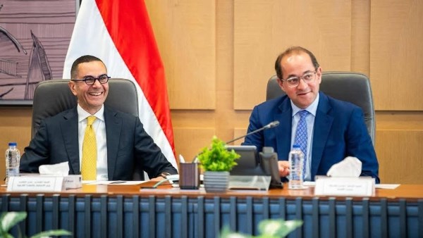 وزيرا للمالية والاستثمار 