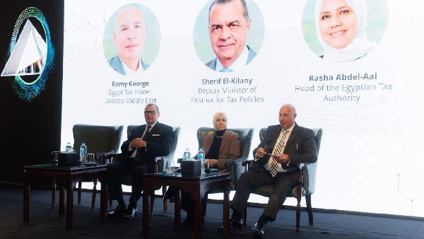 خلال المؤتمر