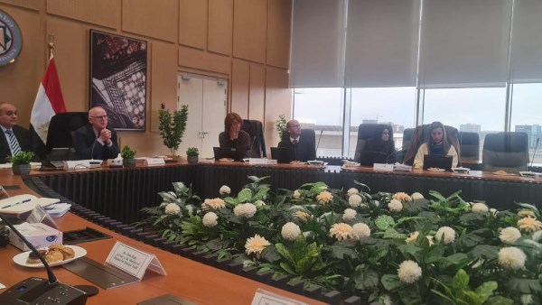 خلال الاجتماعات