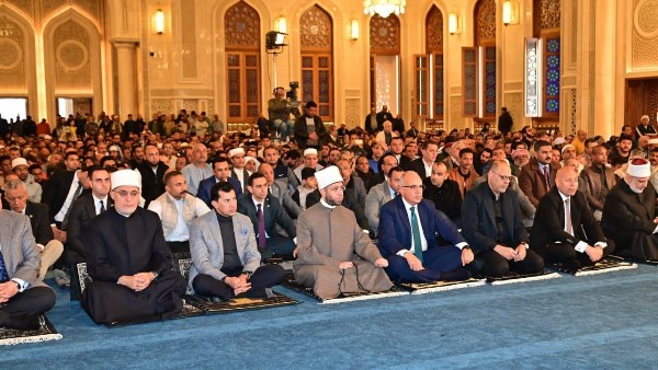  5 وزراء ومفتي الجمهورية يؤدون صلاة الجمعة بمسجد العزيز الحكيم بالمقطم