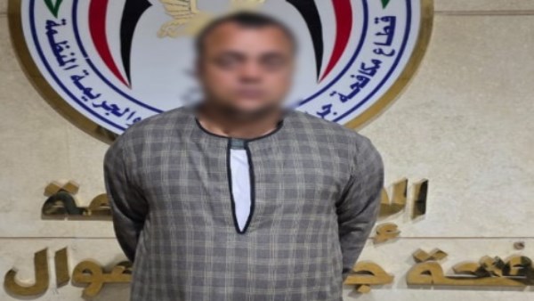 نصاب ينتحل صفة موظف بتطبيق للدفع الإلكترونى للاستيلاء على أموال المواطنبن