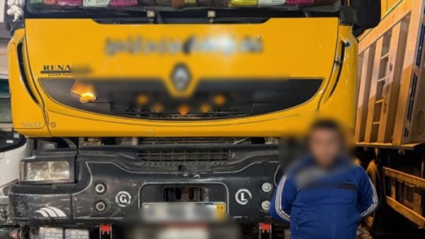القبض على سائق سيارة نقل ألقى مخلفات البناء بأحد الطرق بالقاهرة