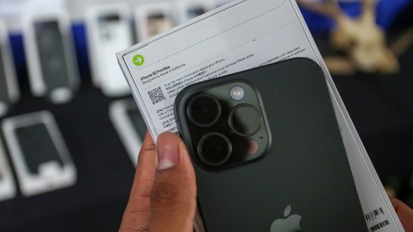 انتهاء إعفاء الهواتف الواردة من الخارج 