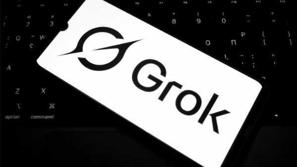 استخدامات صادمة لـGrok.. مئات الصور المثيرة للجدل منتشرة على منصة إكس