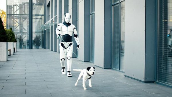 روبوت يرافق الحيوانات