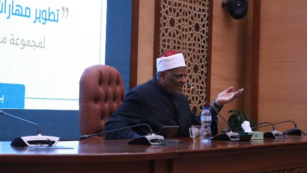 الدكتور عباس شومان