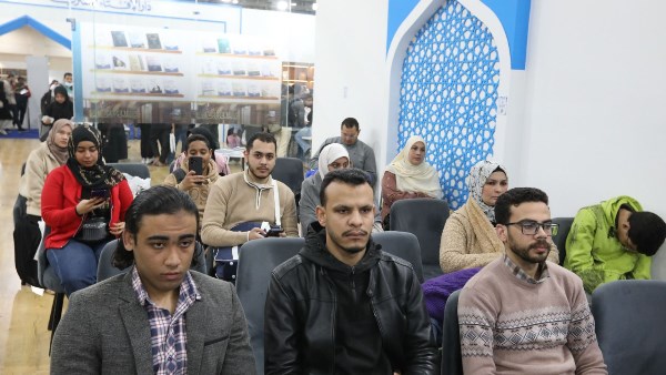 ندوة "تحديات النشء في عصر السوشيال ميديا"