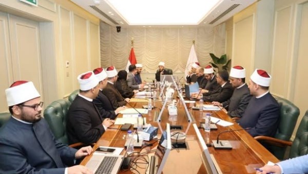 وزير الأوقاف يبحث استعدادات الوزارة لشهر رمضان المبارك