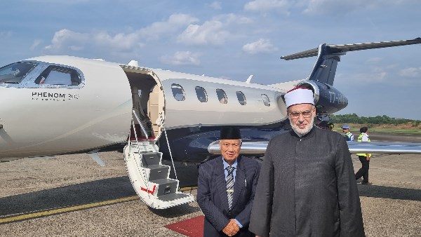 صورة سابقة تجمع وكيل الأزهر والراحل