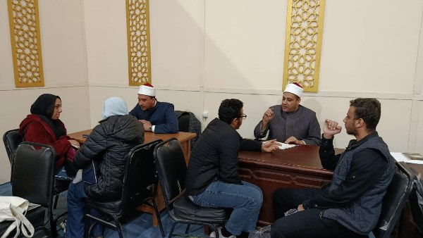 جانب من تفاهل علماء الأزهر مع الجمهور في معرض الكتاب