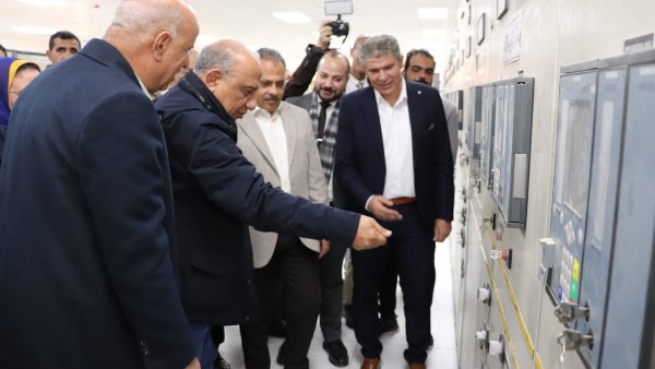 وزير الكهرباء  يتفقد محطة المحولات