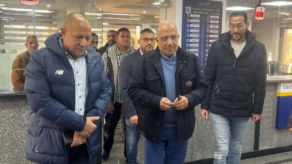 وزير الكهرباء خلال الزيارة