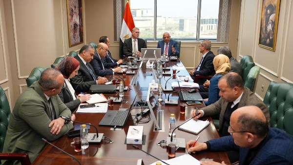 اجتماع وزيري الكهرباء والبترول