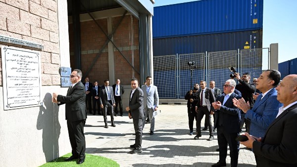 خلال افتتاح المصنع