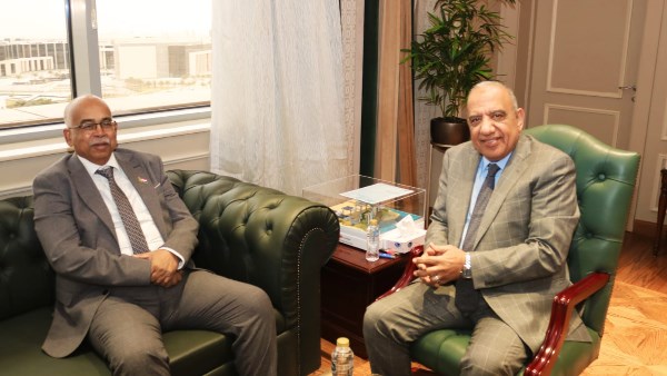 وزير الكهرباء ونظيره السوداني