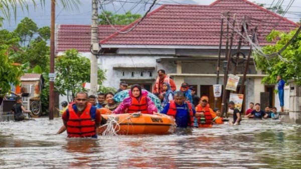 فيضانات أندونيسيا 