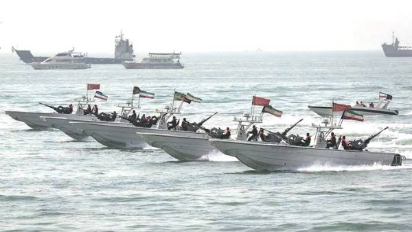 تدريبات الحرس الثوري في مضيق هرمز 