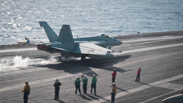 البنتاجون يستعد لتعزيز وجوده العسكري في الشرق الأوسط 