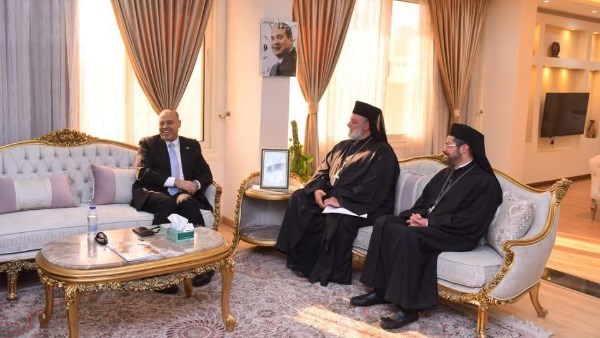 وفد من الكنيسة الكاثوليكية يزور وزير العمل 