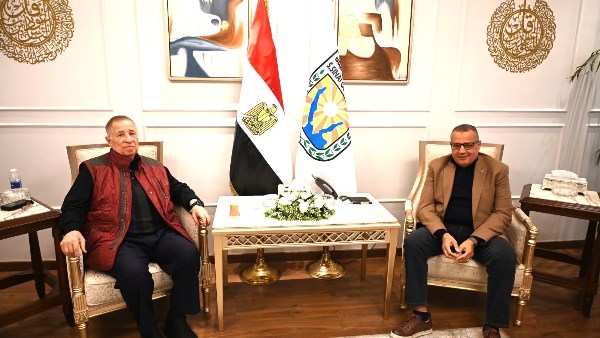 المحافظ مع رئيس جمعيات المستثمرين 