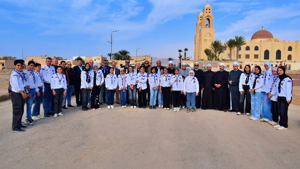 وفد التعليم يهنئ الاخوة الأقباط 