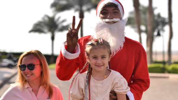 بابا نويل وأجواء عيد الميلاد