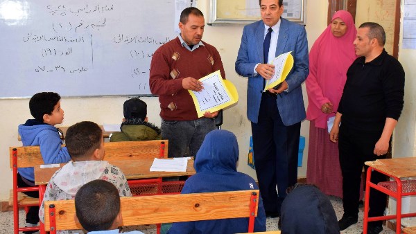 مدير المديرية خلال جولته فى لجان الامتحانات 