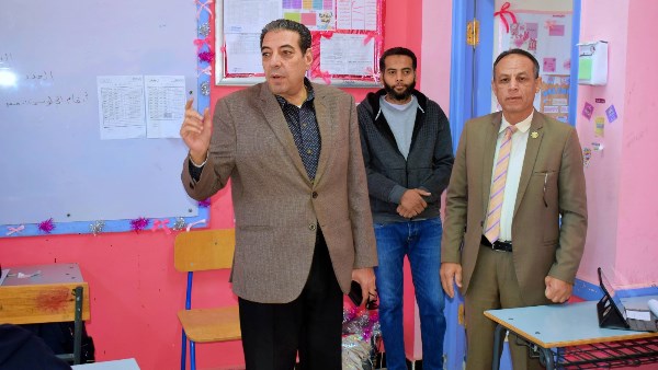 مدير المديرية خلال تفقده اللجان 