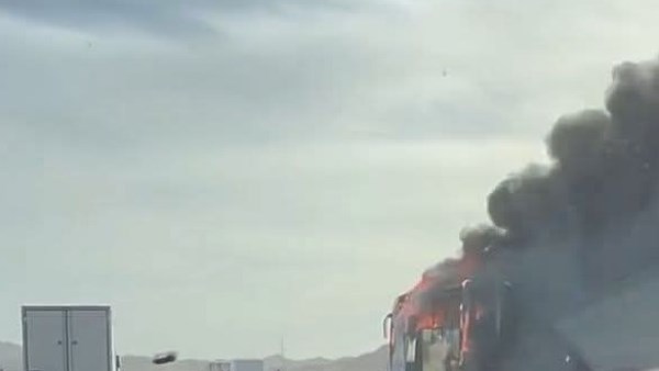 الحريق علي الطريق